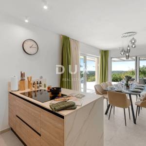 ISTRA, MOTOVUN - Vila s infinity bazenom i wellness zonom - otvoren pogled na more i okolna mjesta
