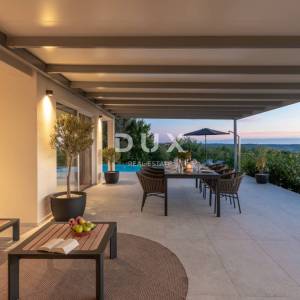 ISTRA, MOTOVUN - Vila s infinity bazenom i wellness zonom - otvoren pogled na more i okolna mjesta