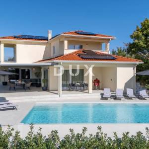ISTRA, MOTOVUN - Vila s infinity bazenom i wellness zonom - otvoren pogled na more i okolna mjesta