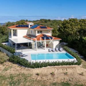 ISTRA, MOTOVUN - Vila s infinity bazenom i wellness zonom - otvoren pogled na more i okolna mjesta