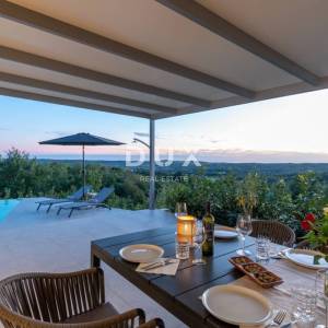 ISTRA, MOTOVUN - Vila s infinity bazenom i wellness zonom - otvoren pogled na more i okolna mjesta