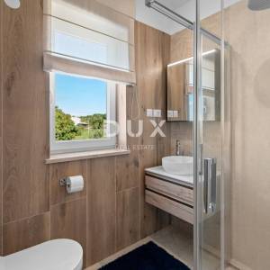 ISTRA, MOTOVUN - Vila s infinity bazenom i wellness zonom - otvoren pogled na more i okolna mjesta