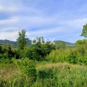 ISTRA, MOTOVUN - Zemljište s građevinskom dozvolom i panoramskim pogledom