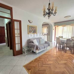 ISTRA, OKOLICA ROVINJA - Privatna oaza prizemne obiteljske kuće s dvije stambene jedinice i velikim dvorištem
