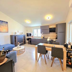 ISTRA, PEROJ - Elegantan 2SS+DB apartman s panoramskim pogledom na more, terasa, parking i potpuna opremljenost