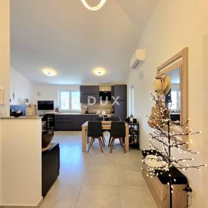 ISTRA, PEROJ - Elegantan 2SS+DB apartman s panoramskim pogledom na more, terasa, parking i potpuna opremljenost