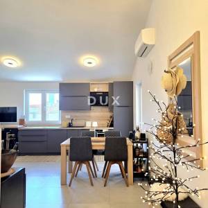 ISTRA, PEROJ - Elegantan 2SS+DB apartman s panoramskim pogledom na more, terasa, parking i potpuna opremljenost