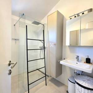 ISTRA, PEROJ - Elegantan 2SS+DB apartman s panoramskim pogledom na more, terasa, parking i potpuna opremljenost