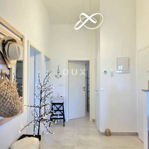 ISTRA, PEROJ - Elegantan 2SS+DB apartman s panoramskim pogledom na more, terasa, parking i potpuna opremljenost