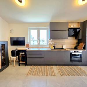 ISTRA, PEROJ - Elegantan 2SS+DB apartman s panoramskim pogledom na more, terasa, parking i potpuna opremljenost