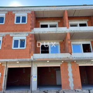 ISTRA, PEROJ Stan s garažom i prekrasnim pogledom na more! 