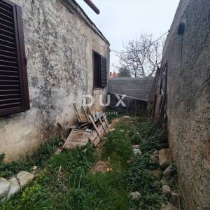 ISTRA, PERUŠKI - Kamena kuća za adaptaciju