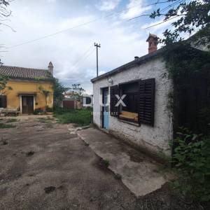 ISTRA, PERUŠKI - Kamena kuća za adaptaciju