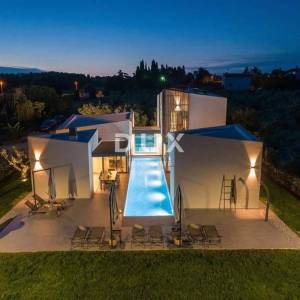 ISTRA, POREČ - Dizajnerska vila s bazenom i pogledom na more
