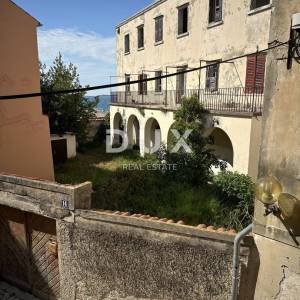 ISTRA, POREČ - Kuća u centru grada s 3 stambene jedinice