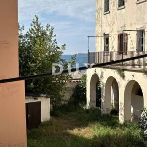 ISTRA, POREČ - Kuća u centru grada s 3 stambene jedinice