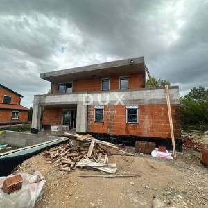 ISTRA, POREČ - Kuća u izgradnji s bazenom u okolici