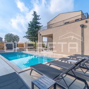 Istra, Poreč okolica- Moderna dvojna kuća s bazenom