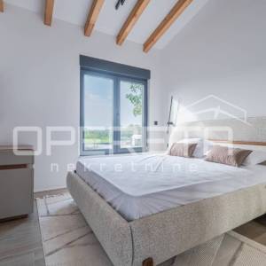 Istra, Poreč okolica- Moderna dvojna kuća s bazenom