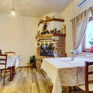 ISTRA, POREČ - Poslovna zgrada s restoranom i smještajnim jedinicama