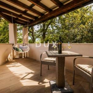 ISTRA, POREČ - Poslovna zgrada s restoranom i smještajnim jedinicama