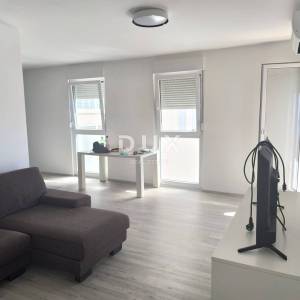ISTRA, PULA - 1S+DB stan s balkonom 55 m2 - POGLED NA MORE!!