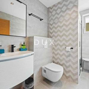 ISTRA, PULA - Ekskluziva: vila prvi red do mora za dugoročni najam!