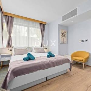 ISTRA, PULA - Ekskluziva: vila prvi red do mora za dugoročni najam!