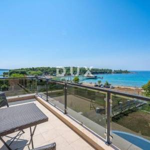 ISTRA, PULA - Ekskluziva: vila prvi red do mora s garažom za dugoročni najam!
