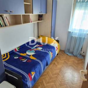 ISTRA, PULA - Prostrani obiteljski stan na traženoj lokaciji!