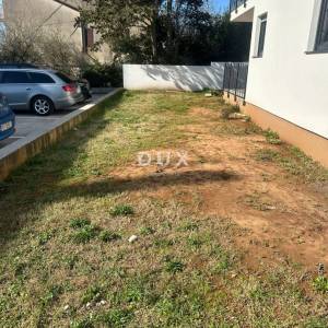ISTRA, PULA - Stan 2S+DB s vrtom u novogradnji! MOGUĆNOST KREDITA!