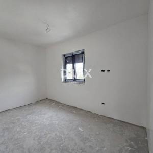 ISTRA, PULA - Stan u novogradnji, frekventna lokacija