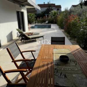ISTRA, PULA - Stan u prizemlju sa privatnim vrtom i bazenom! 