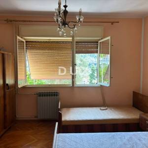ISTRA, RABAC  Etaža kuće s pogledom na more na pješačkoj udaljenosti od mora s garažom!