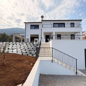 ISTRA, RABAC - Kuća s bazenom i pogledom na more