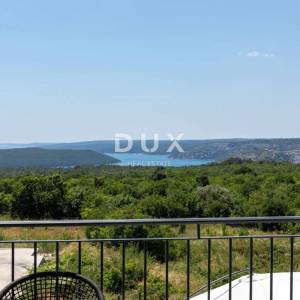 ISTRA, RABAC - Prostrana kuća s bazenom i pogledom na more