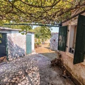 ISTRA, RAKALJ - Građevinsko zemljište s legaliziranom kućom