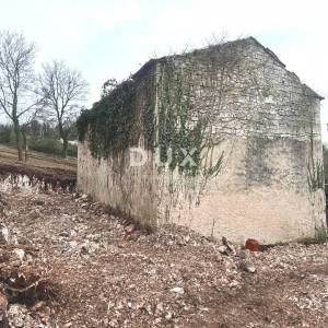 ISTRA, RAKALJ - Kamena samostojeća istarska kuća, dvorište, pogled more