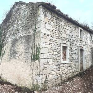 ISTRA, RAKALJ - Kamena samostojeća istarska kuća, dvorište, pogled more