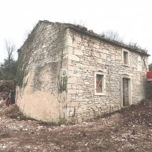ISTRA, RAKALJ - Kamena samostojeća istarska kuća, dvorište, pogled more