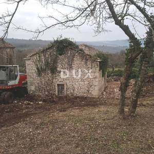 ISTRA, RAKALJ - Kamena samostojeća istarska kuća, dvorište, pogled more