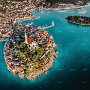 ISTRA, ROVINJ – Građevinsko zemljište za 3 stabmene jedinice