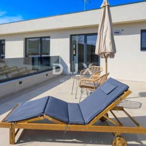 ISTRA, ROVINJ - Kuća modernog dizajna s bazenom