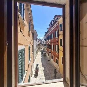 ISTRA, ROVINJ - Kuća s apartmanima prvi red do mora