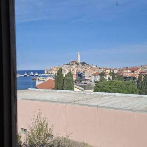 ISTRA, ROVINJ - Stan s pogledom na more i vrtom, PRILIKA!
