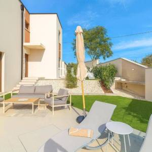 ISTRA, SVETVINČENAT - Moderno uređena vila s bazenom