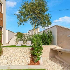 ISTRA, SVETVINČENAT - Moderno uređena vila s bazenom