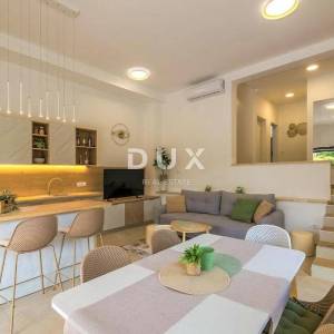 ISTRA, SVETVINČENAT - Moderno uređena vila s bazenom