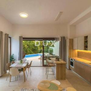 ISTRA, SVETVINČENAT - Moderno uređena vila s bazenom