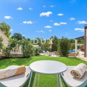 ISTRA, SVETVINČENAT - Moderno uređena vila s bazenom